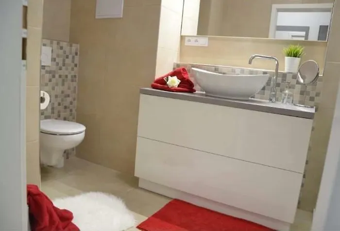 Lucie Apartament *